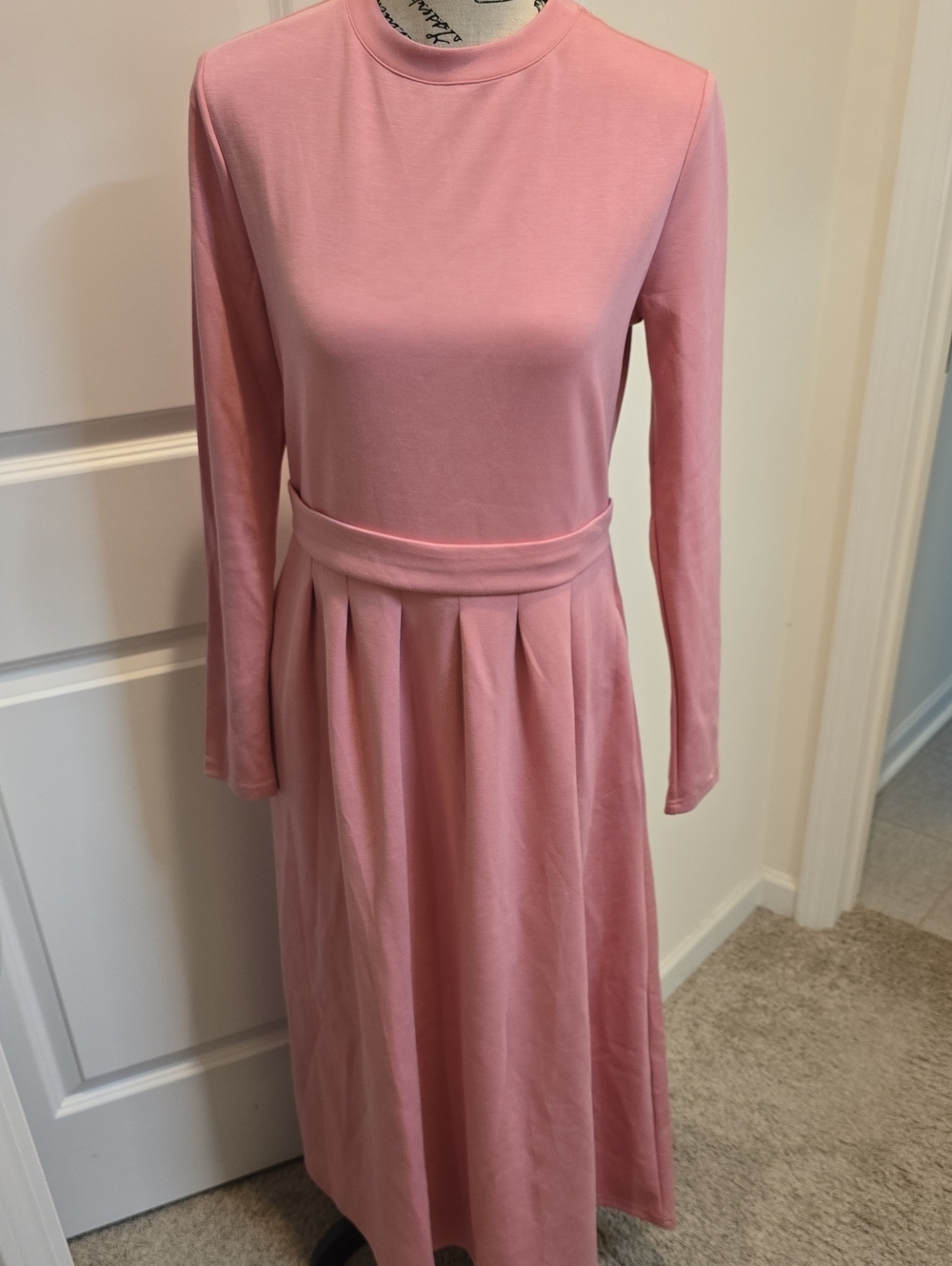 Elegant Pink Long-Sleeve Midi Dress with Pleated Skirt